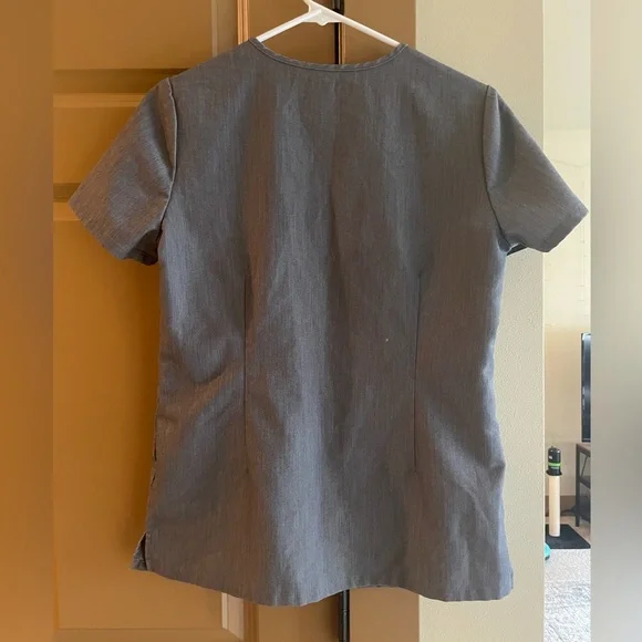 Figs Casma Graphite Scrub top - Picture 2 of 5